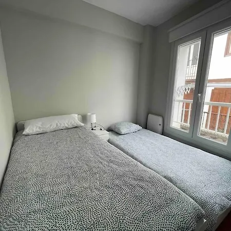 Apto. A Estrenar En El Centro 2 Hab Y 1 Bano * Castro Urdiales